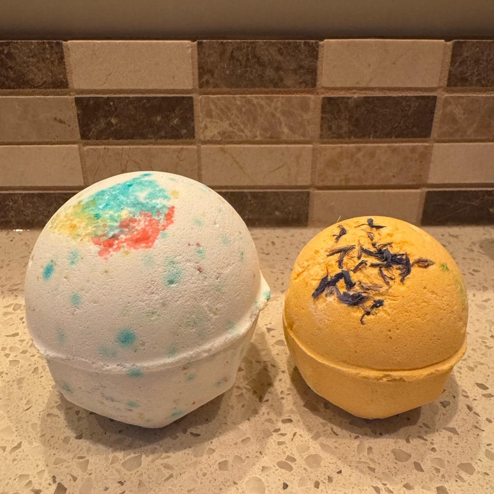 LUSH Kitchen Exclusive Bath Bombs 2025 Lemon + Bon Bain Bonnard